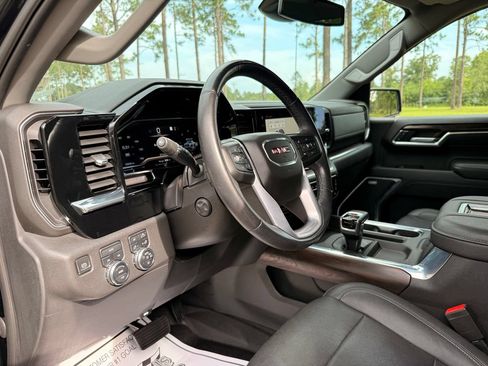 Used 2022 GMC Sierra 1500 SLT w/ SLT Premium Plus Package AWD/4WD image 13