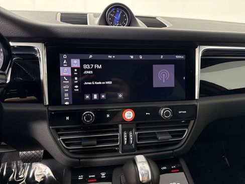 Certified 2025 Porsche Macan AWD/4WD image 27
