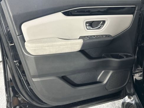 Used 2023 Honda Pilot LX image 33