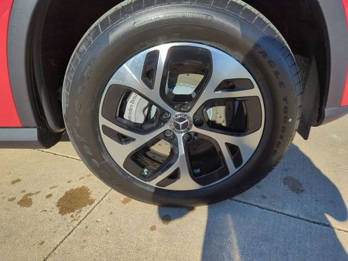 New 2025 Mercedes-Benz GLC 350e 4MATIC image 9