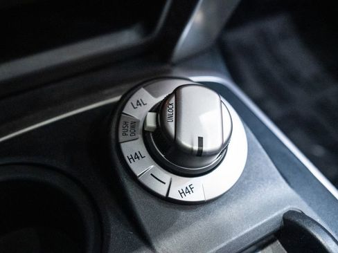 Used 2016 Toyota 4Runner Limited image 31