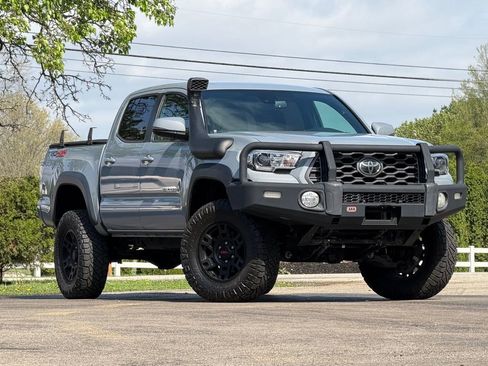 Used 2021 Toyota Tacoma TRD Off-Road w/ Technology Package AWD/4WD image 1