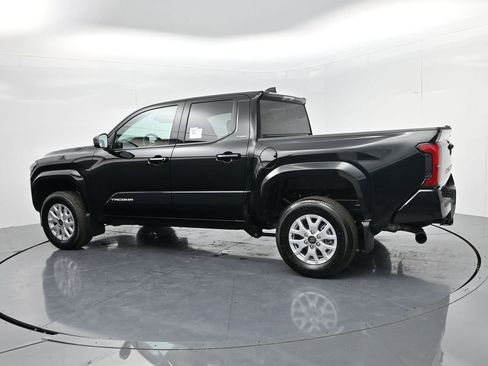 Used 2025 Toyota Tacoma SR5 AWD/4WD image 5