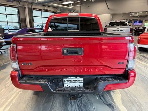 Used 2017 Toyota Tacoma SR w/ Tow Package AWD/4WD image 28