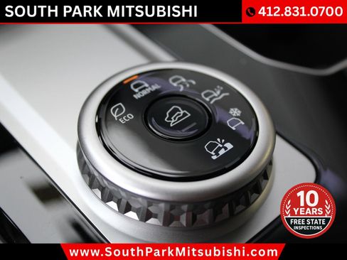 Used 2025 Mitsubishi Outlander AWD image 29