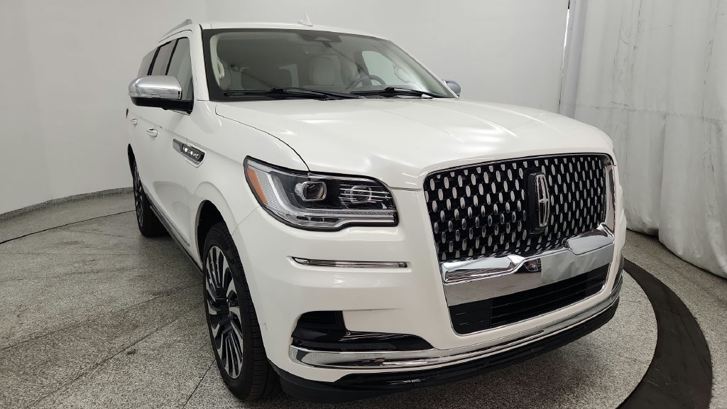 Used 2024 Lincoln Navigator Black Label AWD/4WD image 12