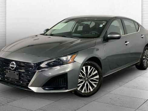 Used 2023 Nissan Altima 2.5 SV AWD/4WD image 12