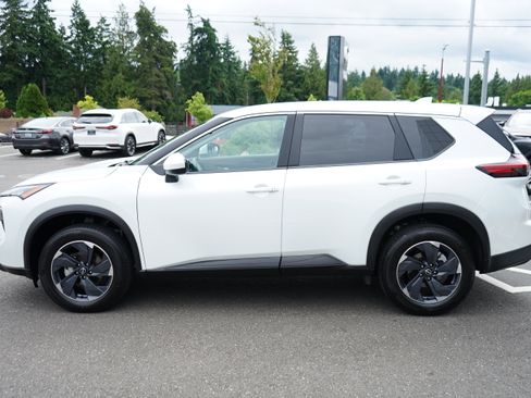 Used 2024 Nissan Rogue SV image 6