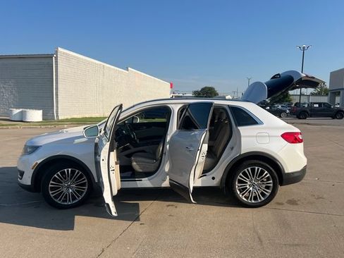 Used 2017 Lincoln MKX Reserve FWD image 3