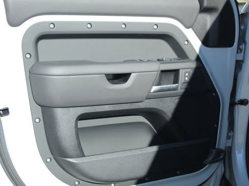 New 2026 Land Rover Defender 130 X-Dynamic SE image 20