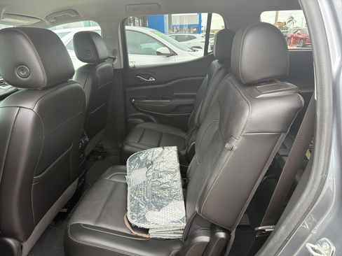 Used 2022 GMC Acadia SLT w/ Elevation Edition image 8