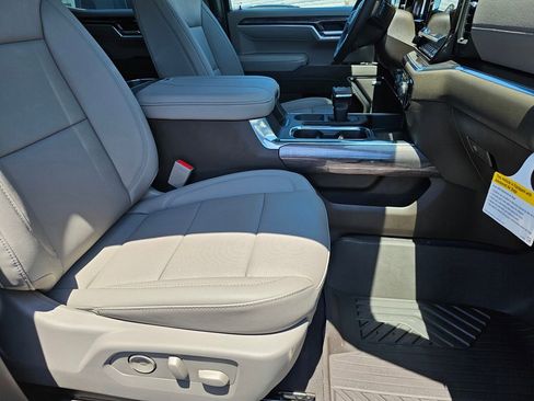 New 2026 Chevrolet Silverado 1500 LTZ w/ LTZ Premium Package AWD/4WD image 9