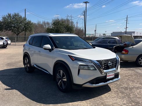 Used 2023 Nissan Rogue Platinum w/ Platinum Premium Package image 4