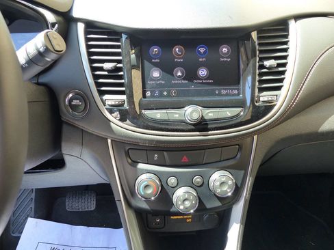 Used 2020 Chevrolet Trax LT w/ LT Convenience Package FWD image 16