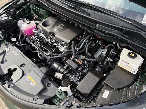 Used 2025 Toyota Sienna LE image 32