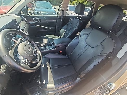 Used 2021 Kia Sorento S image 12
