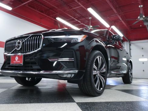 Used 2023 Volvo XC60 B5 Plus AWD/4WD image 36