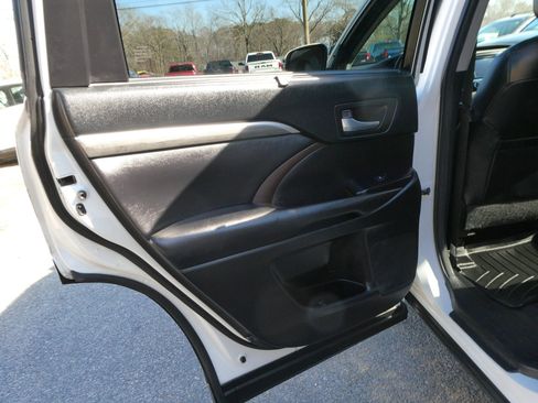Used 2018 Toyota Highlander Limited image 31