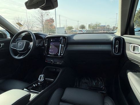 Certified 2025 Volvo XC40 B5 Plus image 13