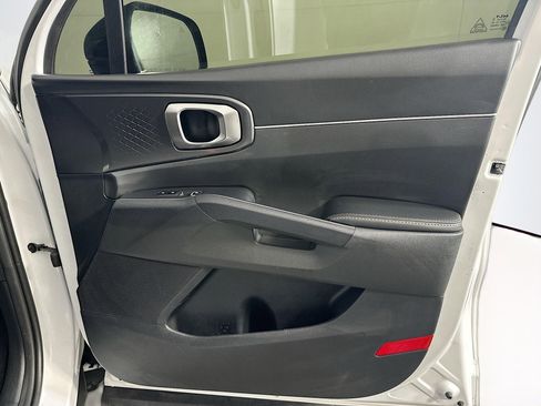 Used 2023 Kia Sorento S image 34