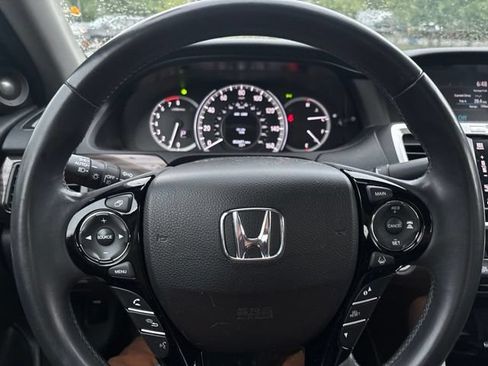 Used 2017 Honda Accord Touring image 15