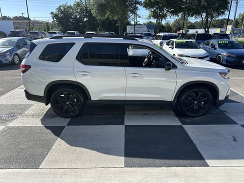 Used 2025 Honda Pilot Black Edition image 3