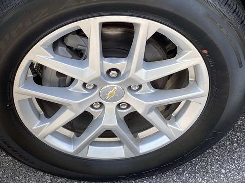 Used 2024 Chevrolet Equinox LT FWD image 30