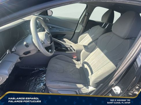 Used 2023 Hyundai Elantra SEL w/ Preferred Accessory Package FWD image 12