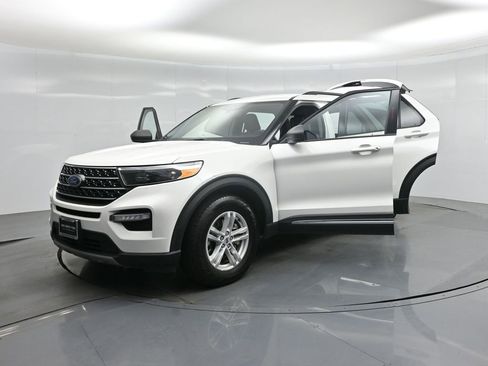 Certified 2021 Ford Explorer XLT image 32