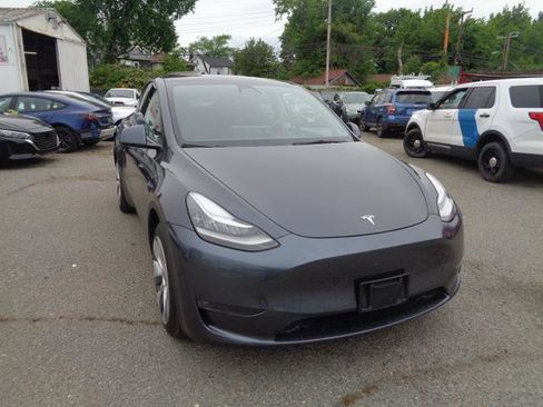 Used 2021 Tesla Model Y Long Range AWD/4WD image 18