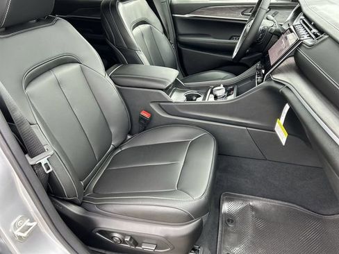 New 2024 Jeep Grand Cherokee Limited w/ Trailer Tow Package image 11