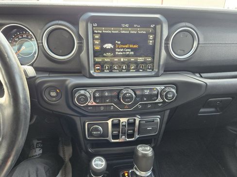 Used 2018 Jeep Wrangler Unlimited Sahara image 15