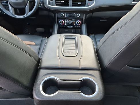 Used 2024 GMC Yukon XL AT4 w/ AT4 Premium Plus Package AWD/4WD image 23