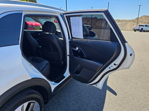 Certified 2022 Kia Niro EX FWD image 24