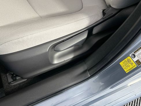 Used 2022 Toyota Corolla LE FWD image 18