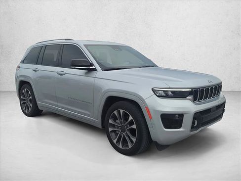 Used 2023 Jeep Grand Cherokee Overland AWD/4WD image 3