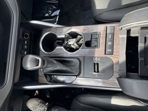 Used 2020 Toyota Highlander Limited image 28