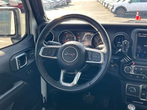 Used 2021 Jeep Gladiator Overland image 14