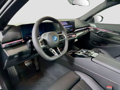 New 2026 BMW i5 eDrive40 w/ M Sport Package AWD/4WD image 10