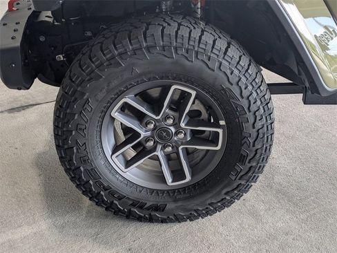 New 2025 Jeep Gladiator Mojave image 11