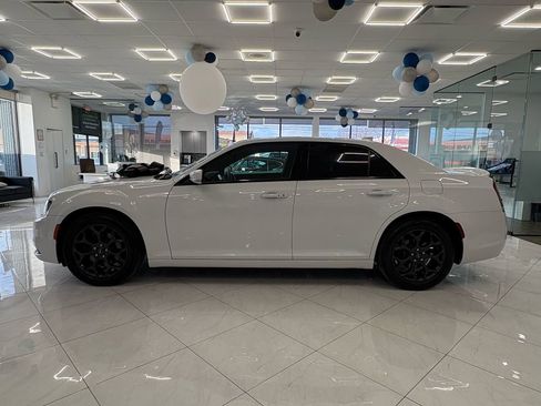 Used 2019 Chrysler 300 S w/ 300S Premium Group image 4