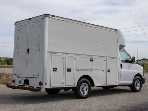 Used 2014 Chevrolet Express 3500 image 7