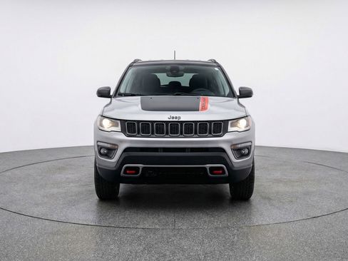 Used 2025 Jeep Compass Trailhawk AWD/4WD image 2
