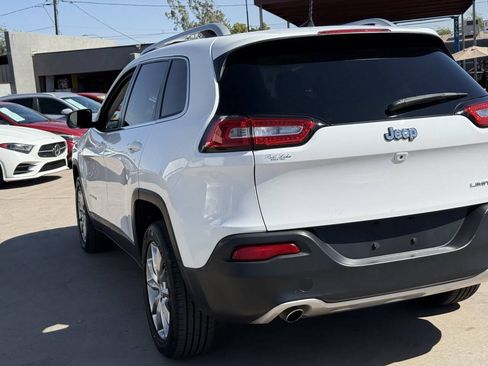 Used 2017 Jeep Cherokee Limited FWD image 18