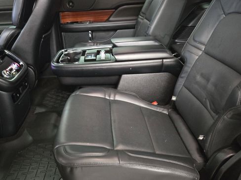 Used 2019 Lincoln Navigator Reserve image 7