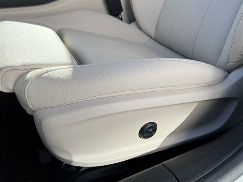 Certified 2025 Mercedes-Benz CLA 250 4MATIC image 9