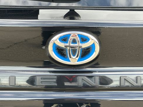 Used 2024 Toyota Sienna XLE image 49