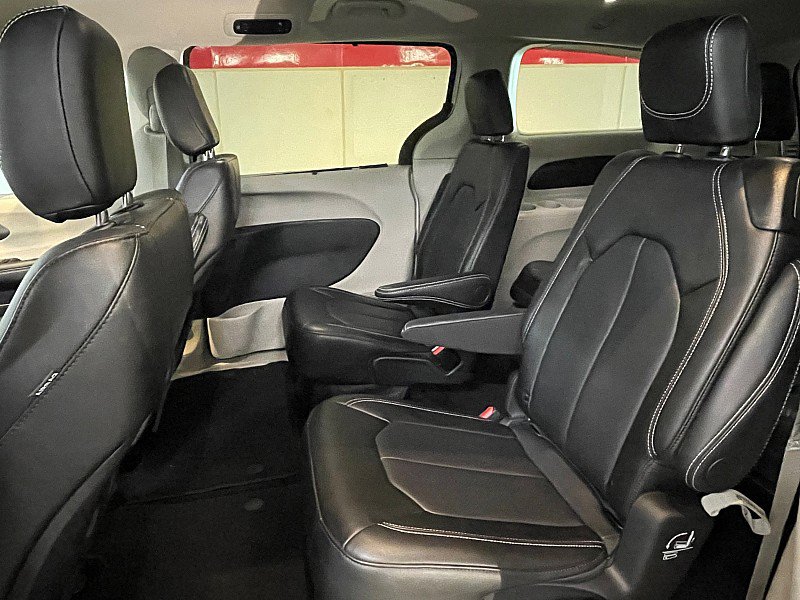 Used 2024 Chrysler Pacifica Touring-L FWD image 23
