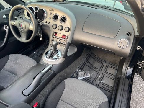 Used 2009 Pontiac Solstice Convertible w/ Preferred Package RWD image 25
