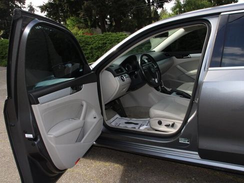 Used 2013 Volkswagen Passat 2.5 SE FWD image 5